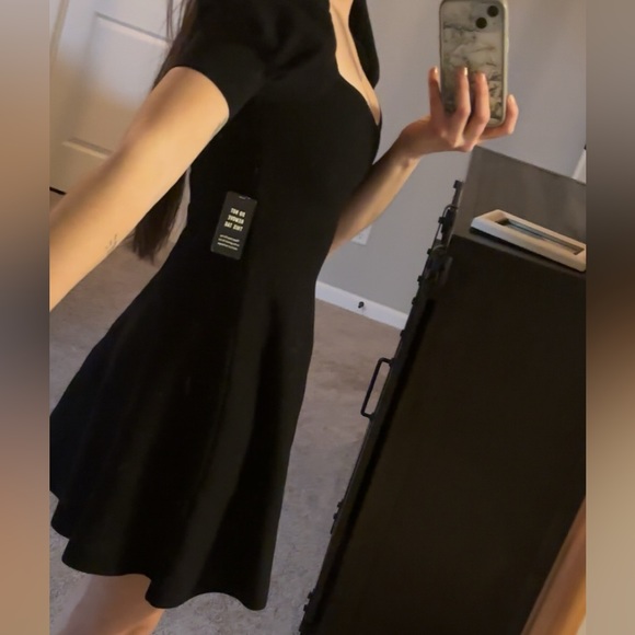 Express dress with puffed sleeves size XS. - Picture 3 of 4